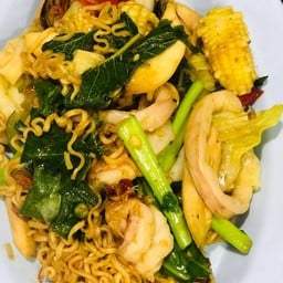 ผัดมาม่าขี้เมาทะเล