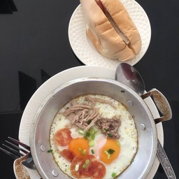 ไข่กระทะ+ขนมปังยัดไส้
