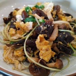 เห็ดหูหนูเห็ดโคนผัดไข่กุ้งแก้ว