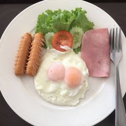 ไข่ดาว แฮม ไส้กรอก