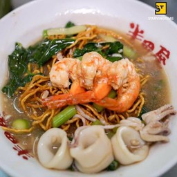 ราดหน้าหมี่กรอบ