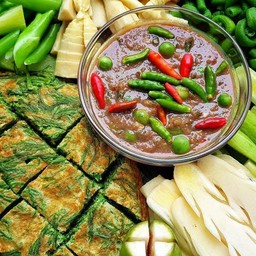 น้ำพริกกะปิและไข่ชะอม