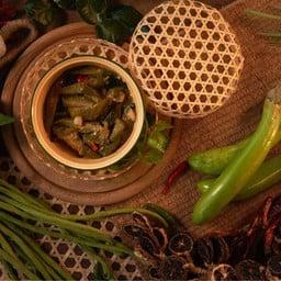 ผัดมะเขือยาวไก่สับ