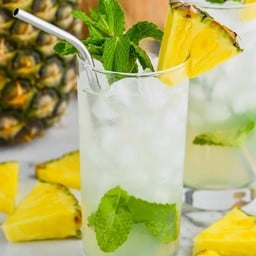 Pineapple Soda  สดชื่น เหมือนยืนอยู่ในไร่สับปะรด จนต้องร้อง สดชื่น