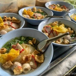 ร้านก๋วยเตี๋ยวป้าป้อม »ท่าแพใต้«