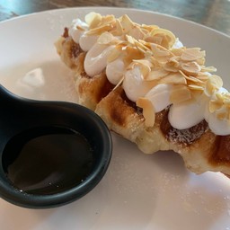 Croffle almond (ครอฟเฟิลอัลมอนด์)