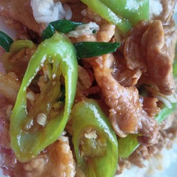 พริกอ่อนหมู,ไก่ กับข้าว