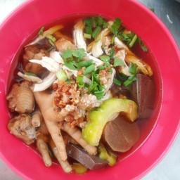 มุ้ยก๋วยเตี๋ยวไก่มะระ