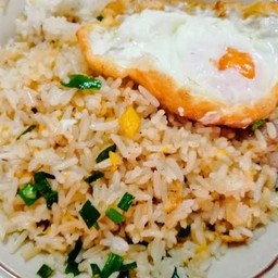 ข้าวผัดหมูสับ ไข่ดาว