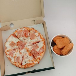 พิซซ่าถาดกลาง+นักเก็ตไก่ทอด