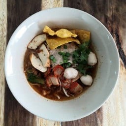 ก๋วยเตี๋ยวหมูต้มยำ ชั้นหนึ่ง โกบอย -