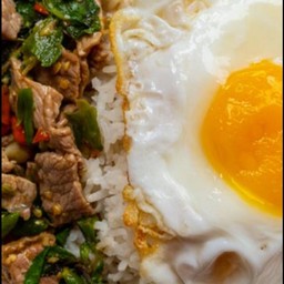 ข้าว-ผัดกระเพราเนื้อวัว(ไข่ดาว)