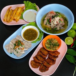 ชุดโดนใจ2( ทอดมัน10ชิ้น เปาะเปี๊ยกุ้ง7ชิ้น เนื้อปลากรายลวกจิ้ม เล้งแซ่บ2ชิ้น เนื้อแน่นๆ น้ำซุปแซ่บซี๊ดซ้าด )