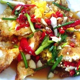 ยำไข่ดาว  รสแซ่บๆขายดีสุดๆ