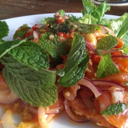 ยําแซ่บปลาแซลมอล