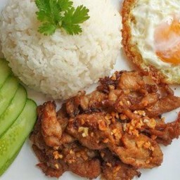 ข้าวหมูทอดกระเทียม+ไข่ดาว
