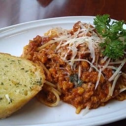 สปาเก็ตตี้โบโลเนสซอสมะเขือเทศหมู