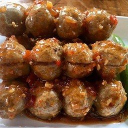 ลูกชิ้นเนื้อทอด ชุดละ