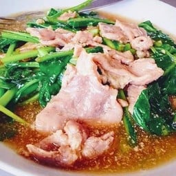 เส้นใหญ่หมูราดหน้า