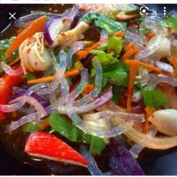 ยำรวมมิตรเส้นแก้ว