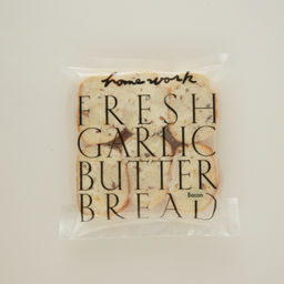 ขนมปังเนยกระเทียมสดเบคอน