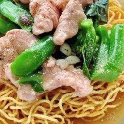 หมี่กรอบหมูราดหน้า