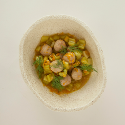 ลูกชิ้นผัดน้ำส้มพริกตำ ขึ้นฉ่ายฝรั่ง (เนื้อ/หมู)