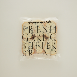 ขนมปังเนยกระเทียมสดมะกอกดำ