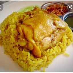 บังฟาอิษ ข้าวหมกไก่ ไก่ทอด ซุปเนื้อ