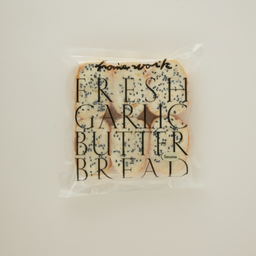 ขนมปังเนยกระเทียมสดงาดำ