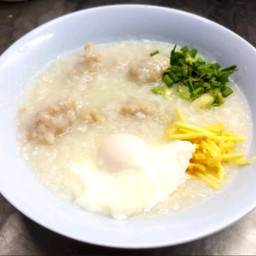 โจ๊กหมูใส่ไข่