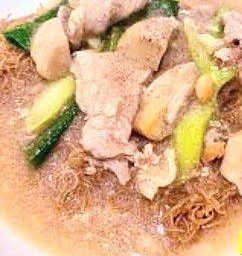 เส้นหมี่หมูราดหน้า