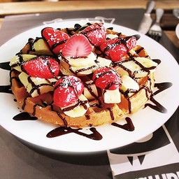 วาฟเฟิลเกาหลี ท็อปปิ้ง สตอเบอรี่สด กล้วย Korean Waffle Topping Strawberry Banana 2006