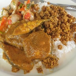 ข้าวแกงปักษ์ใต้เมืองระนอง เชียงราย
