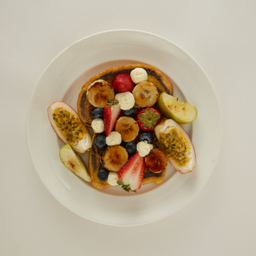 เฟรนช์โทสต์ น้ำผึ้ง ผลไม้สด