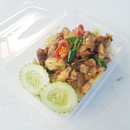 ข้าวผัดพริกสดไก่ตุ๋น