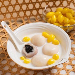 บัวลอยงาดำนมสด แปะก๊วย