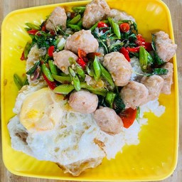 กะเพราหมูเด้ง