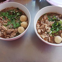 ก๋วยเตี๋ยวหมูน้ำตกเส้นเล็ก