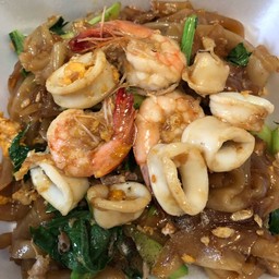 ผัดซีอิ๊วเส้นใหญ่ทะเล