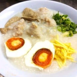 โจ๊กหมูตับใส่ไข่เค็ม