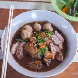 ก๋วยเตี๋ยวเนื้อเงินล้าน&ใบกระเพราพริกแห้งโบราณ สาขา9