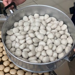 ลูกชิ้น 50ลูก + ฟรีน้ำซุป1 ถุง