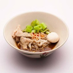 ก๋วยเตี๋ยวเรือนํ้าตกหมู เส้นหมี่