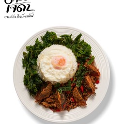 กะเพราหมูสับไข่เยี่ยวม้า