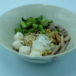 ก๋วยเตี๋ยวแห้งหมู เส้นเล็ก