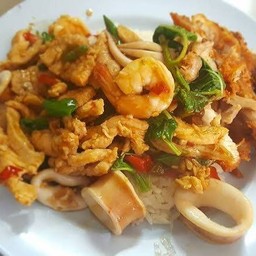 พริกแกงทะเล ไข่ดาว