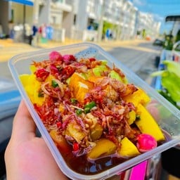 ยำผลไม้รวม ราดด้วยกะปิโหว่