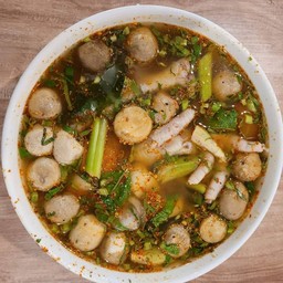 ต้มแซ่บตีนไก่