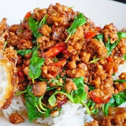 เอกกระเพรา&ยำไก่แซ่บ แม่โจ้